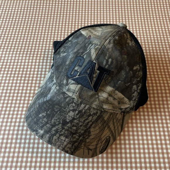 CAT caterpillar camouflage mesh back adjustable hat. One size - Picture 7 of 11